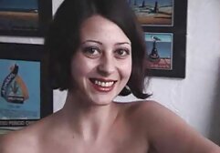 彼女から彼の目を取らない同級生の両親との通信中に、彼女は見ていました。 アニメ 女性 無料
