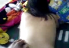 彼女はベッドにひよこを押して、大きなタイトな肛門に入ろうとしている側に彼女のパンティーを押し込んだ 女子 向け エロ アニメ
