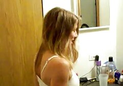 女の子の濡れた洗車、そして男性は彼女の泡の剃毛した猫を注ぎました 女性 アダルト アニメ